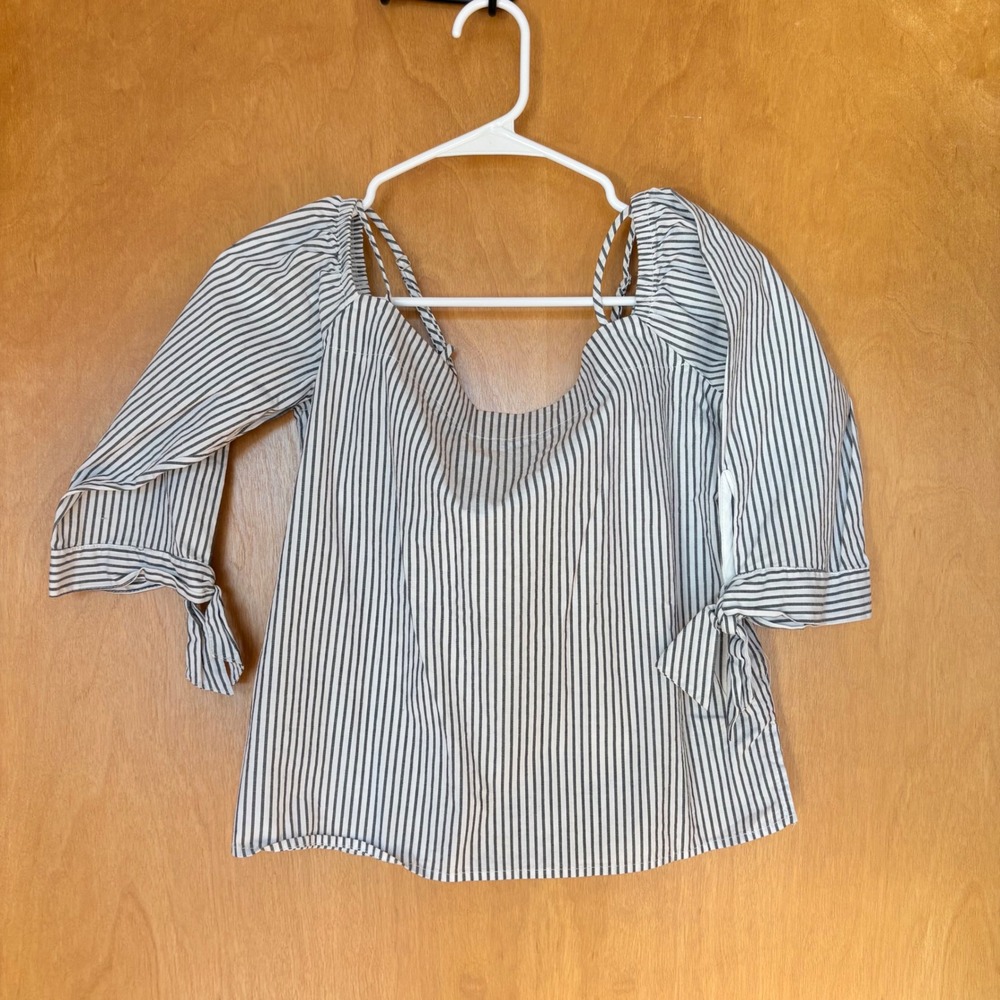 Guest Editor Cold Shoulder Top Womens Small Blue White Striped Tie Sleeve Blouse